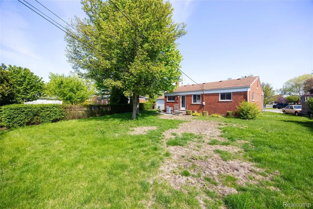 5646 Cambourne Street Dearborn Heights City MI 48127