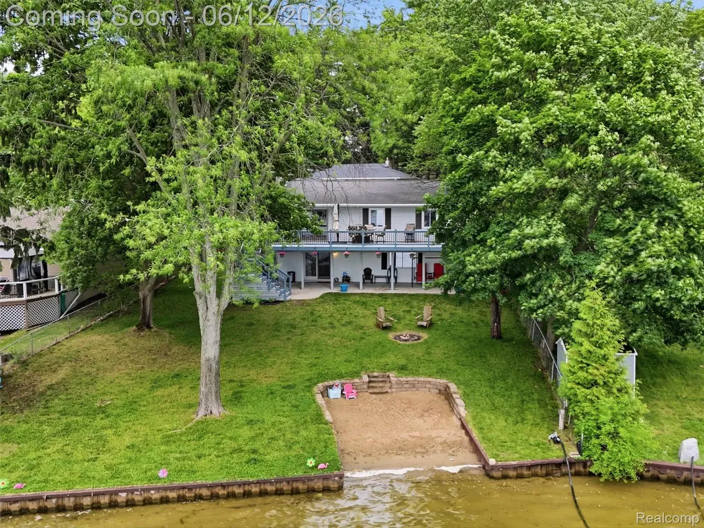 258 Lakeside Drive Howell City MI 48843