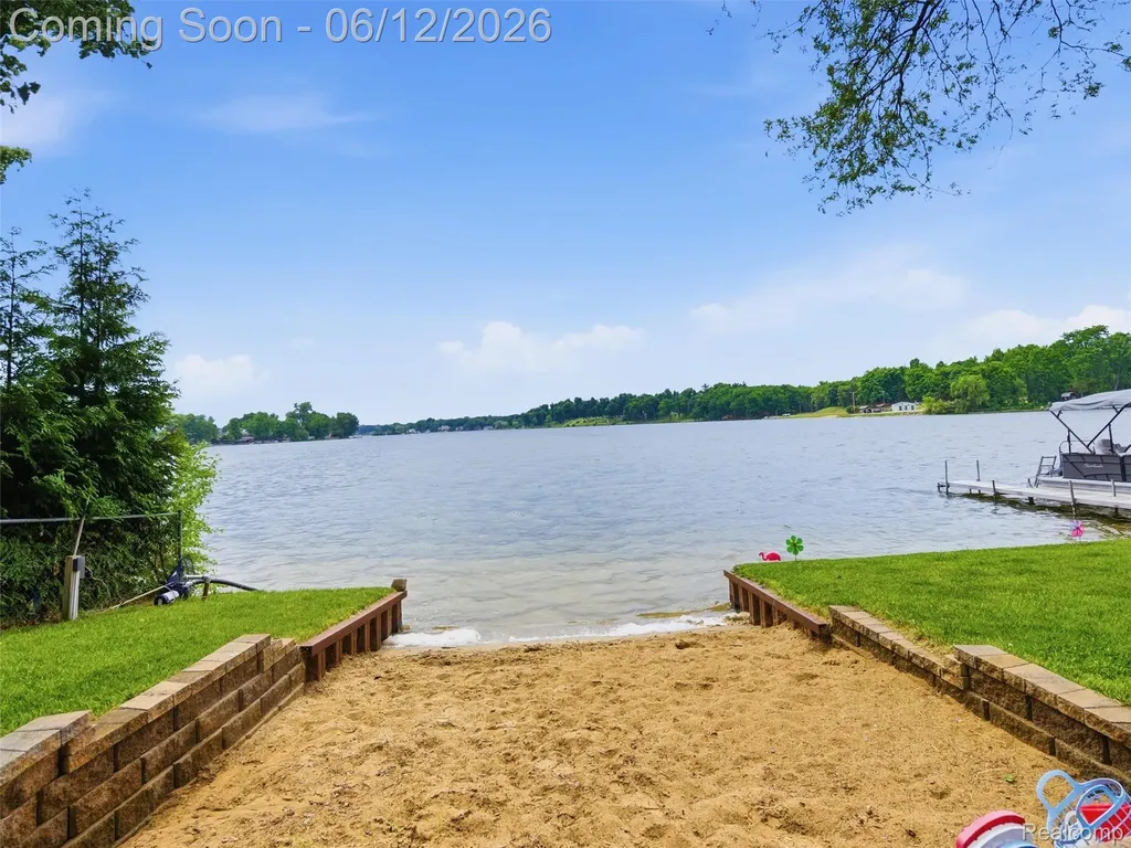 258 Lakeside Drive Howell City MI 48843