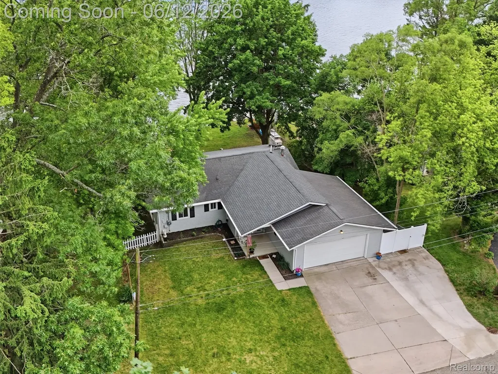 258 Lakeside Drive Howell City MI 48843