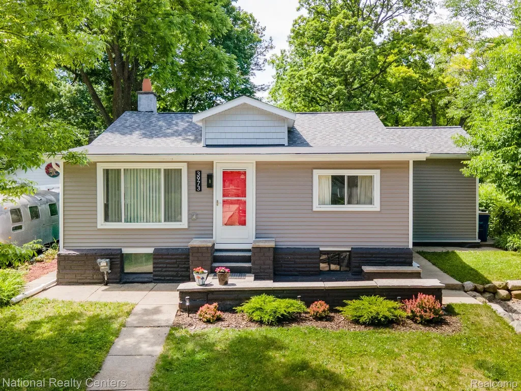 3973 Oak Knoll Road Waterford Charter Township MI 48328