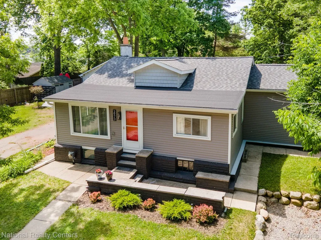3973 Oak Knoll Road Waterford Charter Township MI 48328