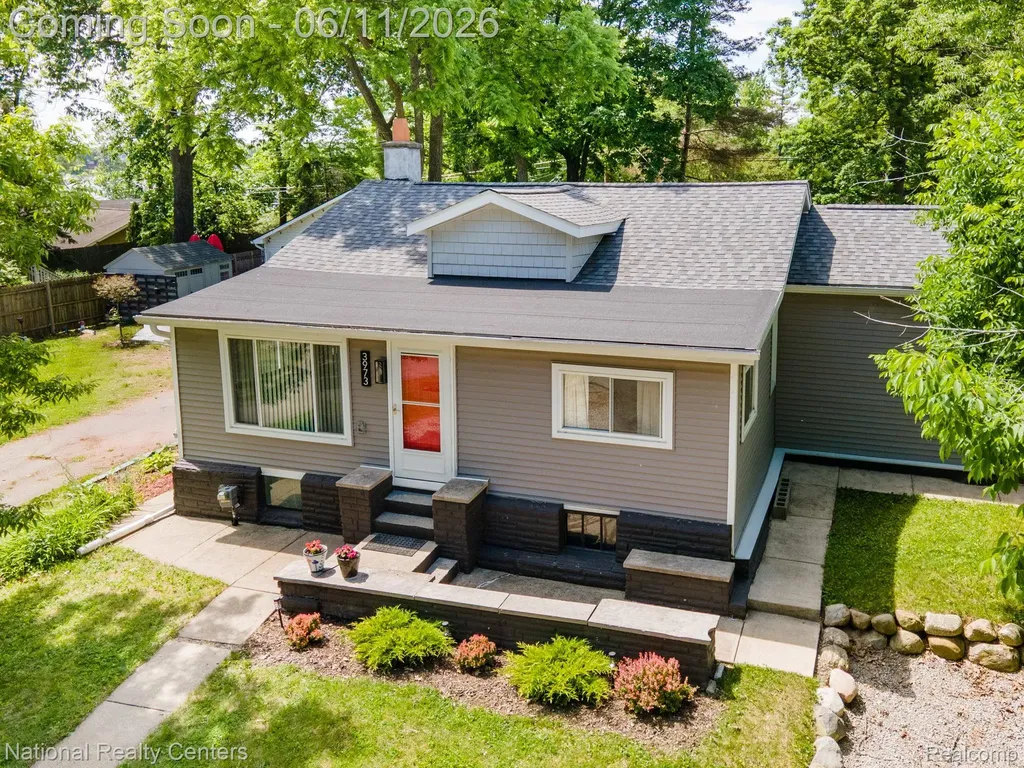 3973 Oak Knoll Road Waterford Charter Township MI 48328