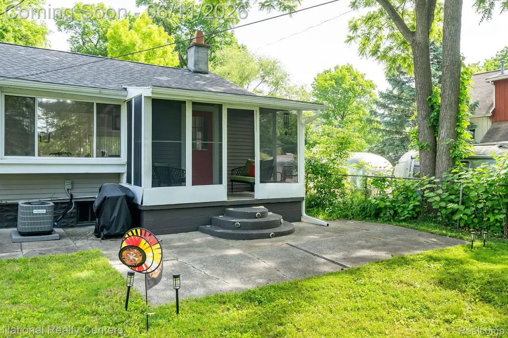 3973 Oak Knoll Road Waterford Charter Township MI 48328