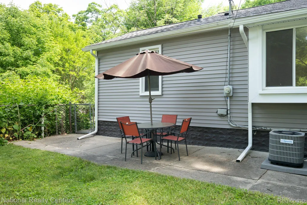 3973 Oak Knoll Road Waterford Charter Township MI 48328