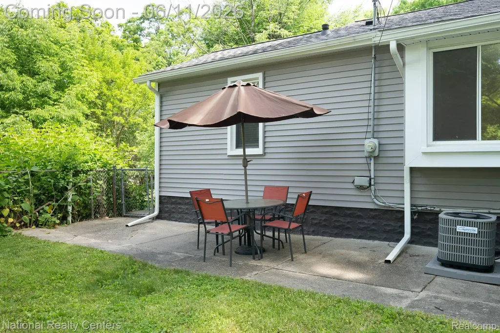 3973 Oak Knoll Road Waterford Charter Township MI 48328