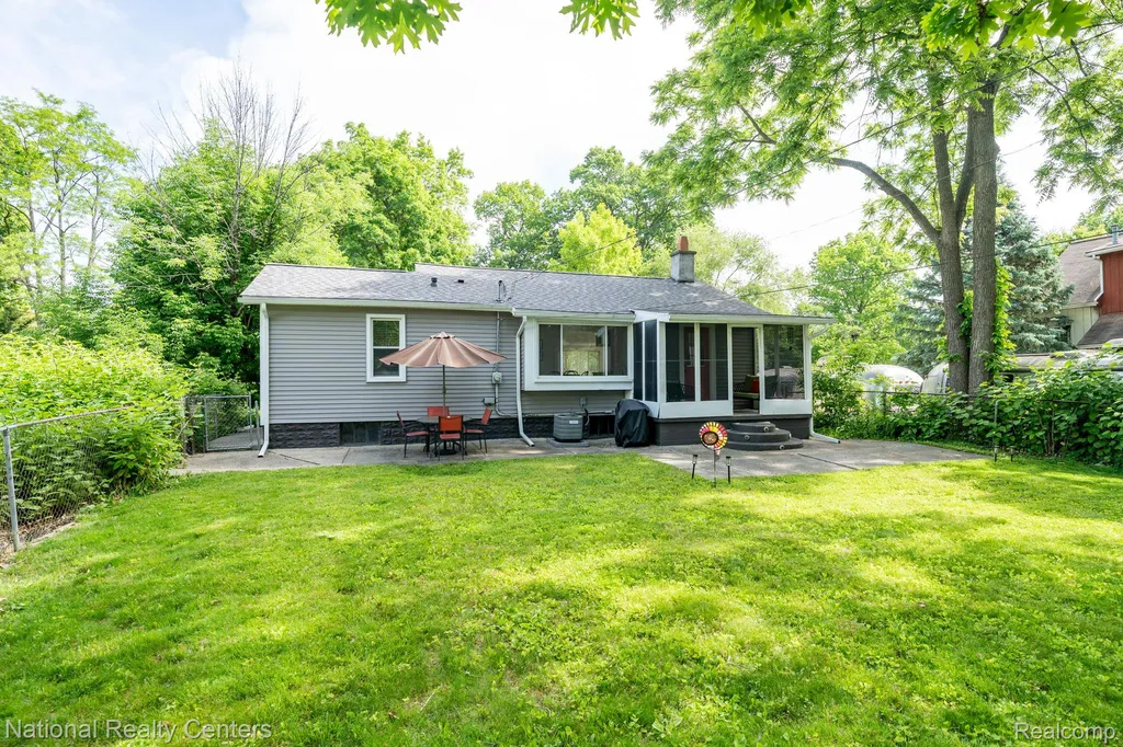 3973 Oak Knoll Road Waterford Charter Township MI 48328