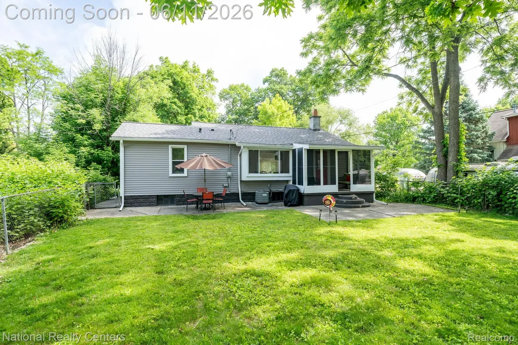 3973 Oak Knoll Road Waterford Charter Township MI 48328