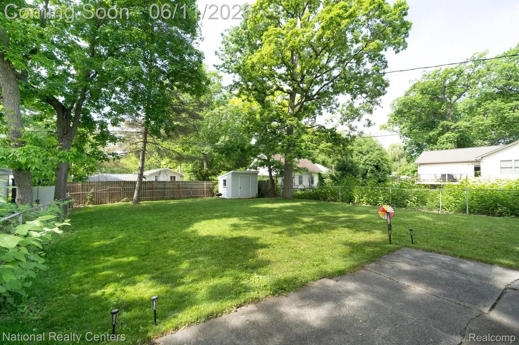 3973 Oak Knoll Road Waterford Charter Township MI 48328