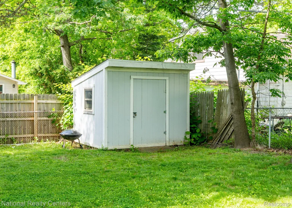 3973 Oak Knoll Road Waterford Charter Township MI 48328