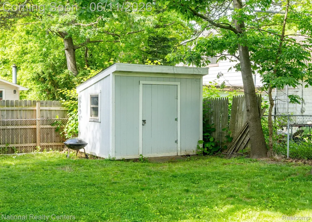 3973 Oak Knoll Road Waterford Charter Township MI 48328