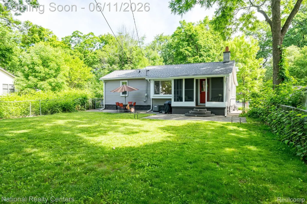 3973 Oak Knoll Road Waterford Charter Township MI 48328