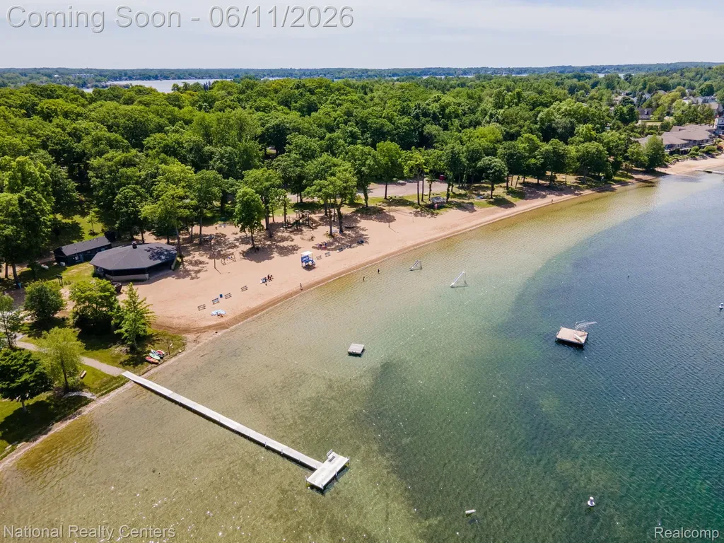 3973 Oak Knoll Road Waterford Charter Township MI 48328