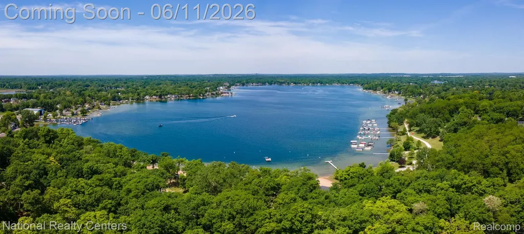 3973 Oak Knoll Road Waterford Charter Township MI 48328