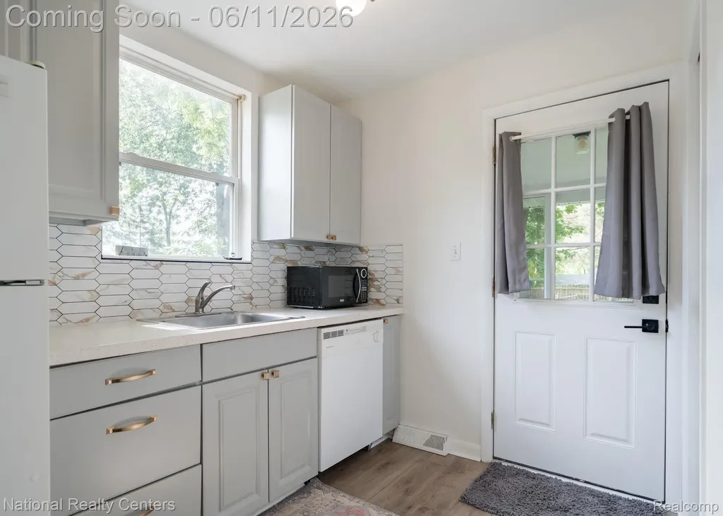 3973 Oak Knoll Road Waterford Charter Township MI 48328