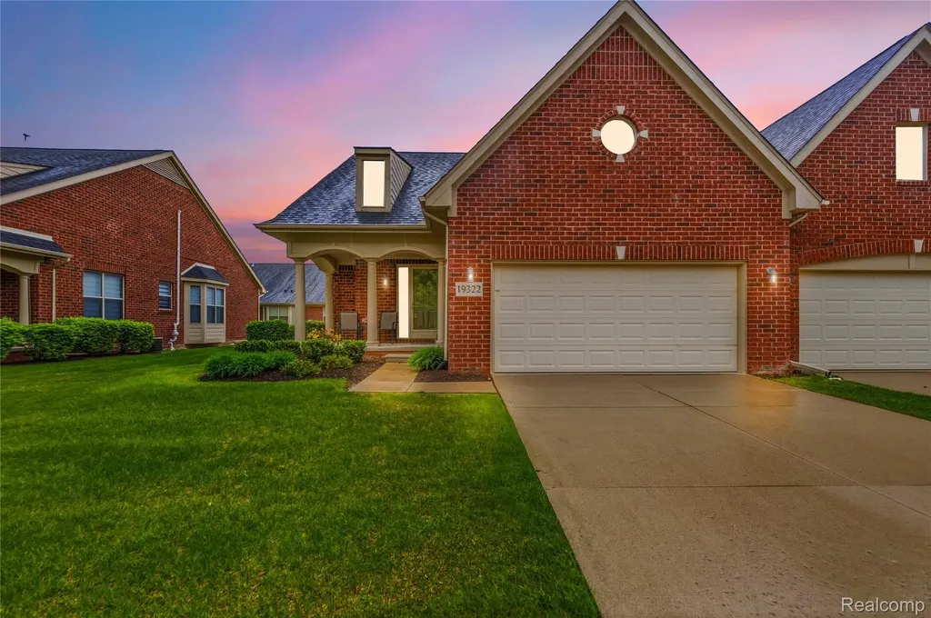 19322 Linwood Drive Clinton Charter Township MI 48038