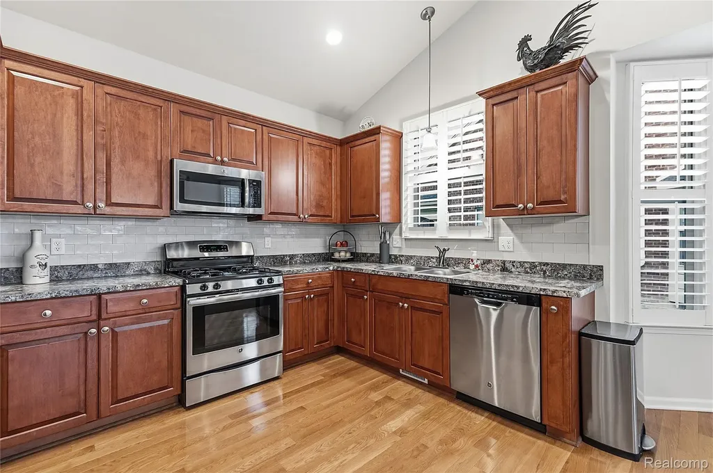 19322 Linwood Drive Clinton Charter Township MI 48038