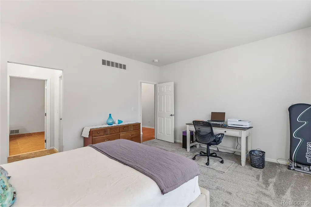 19322 Linwood Drive Clinton Charter Township MI 48038