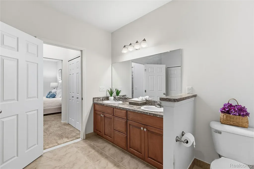 19322 Linwood Drive Clinton Charter Township MI 48038