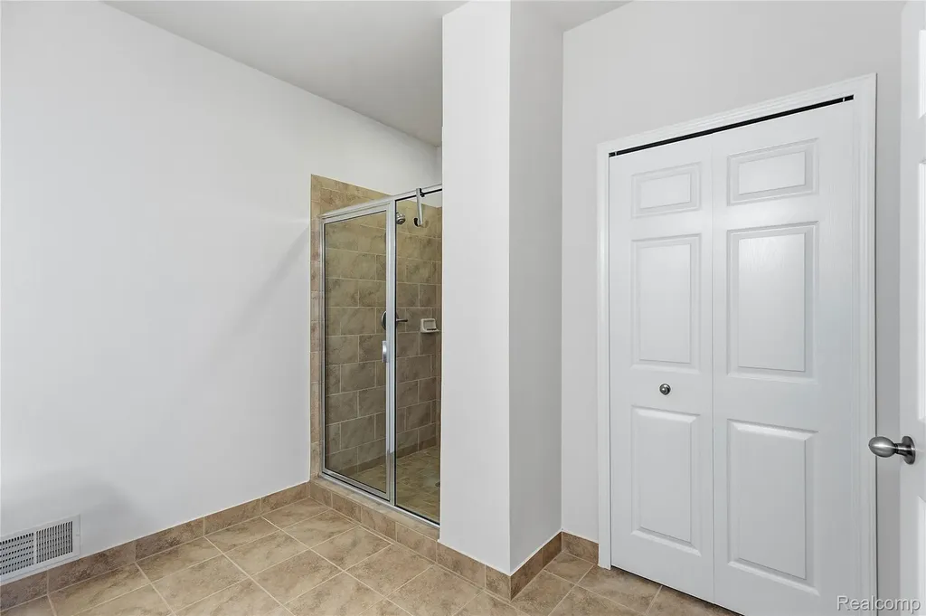 19322 Linwood Drive Clinton Charter Township MI 48038