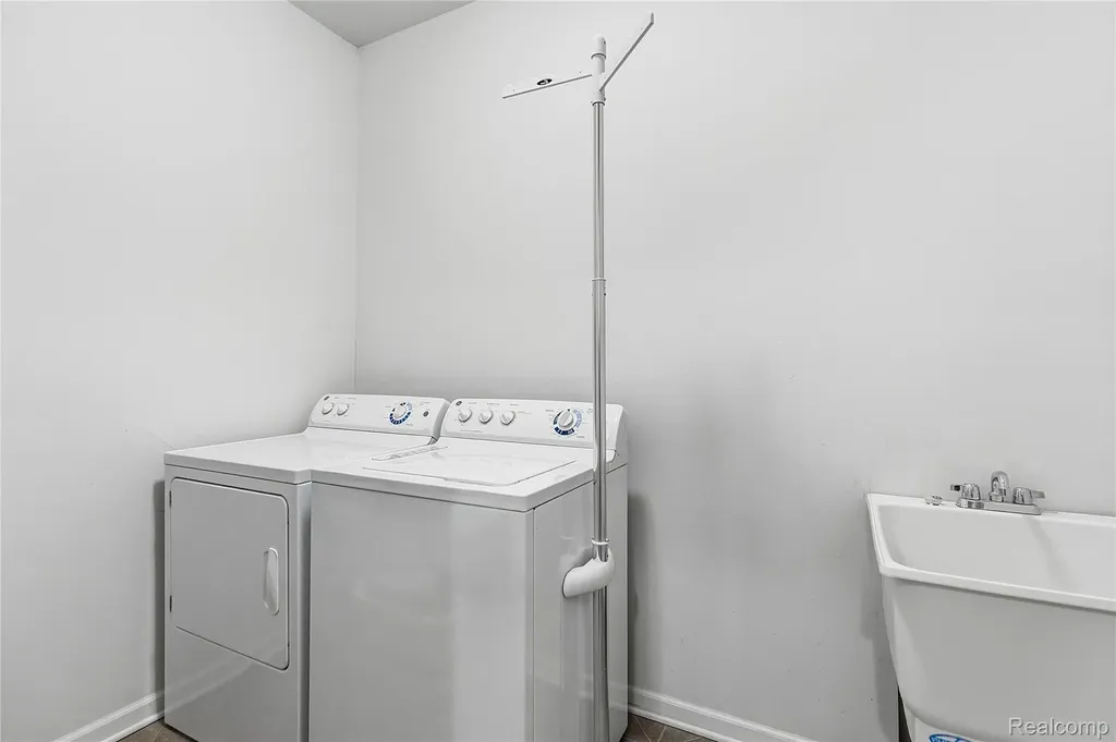 19322 Linwood Drive Clinton Charter Township MI 48038