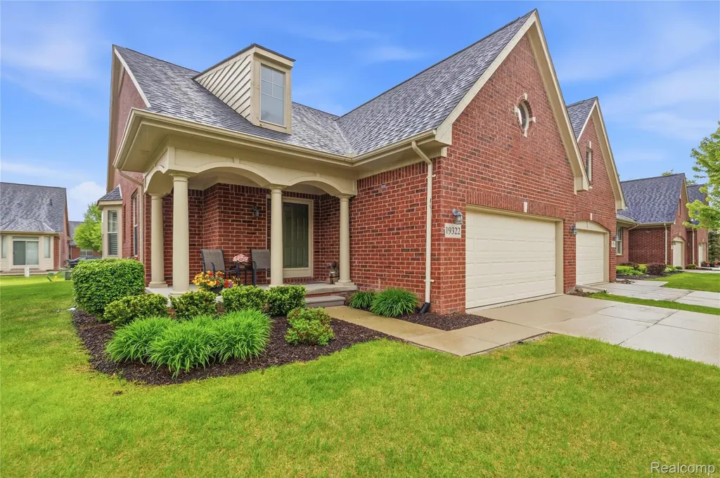 19322 Linwood Drive Clinton Charter Township MI 48038