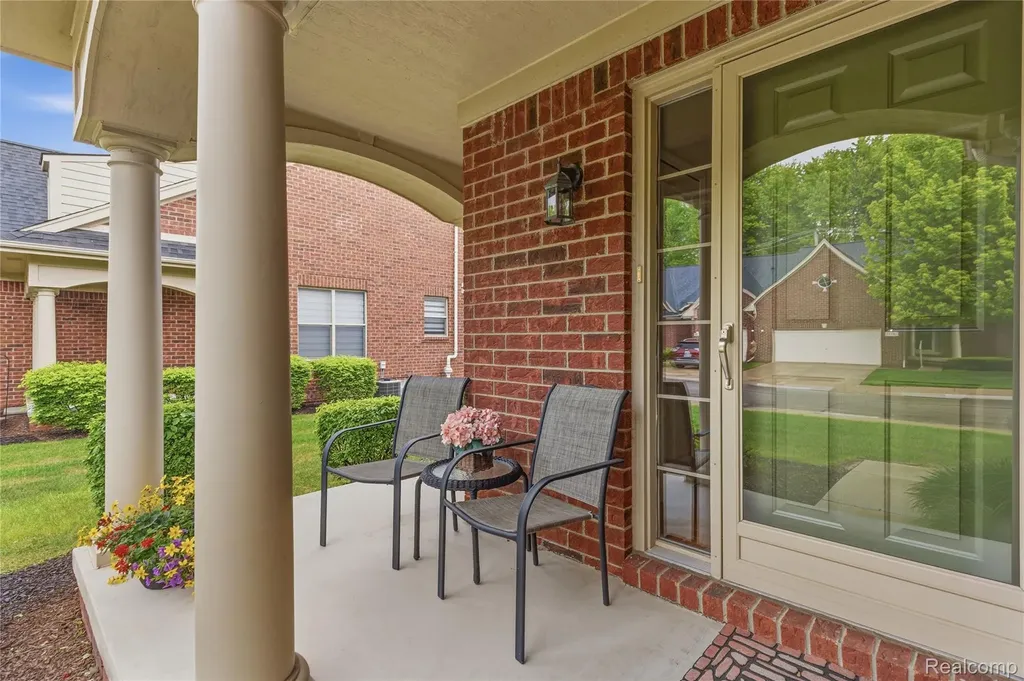19322 Linwood Drive Clinton Charter Township MI 48038