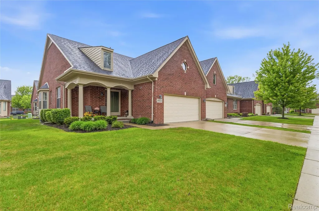 19322 Linwood Drive Clinton Charter Township MI 48038