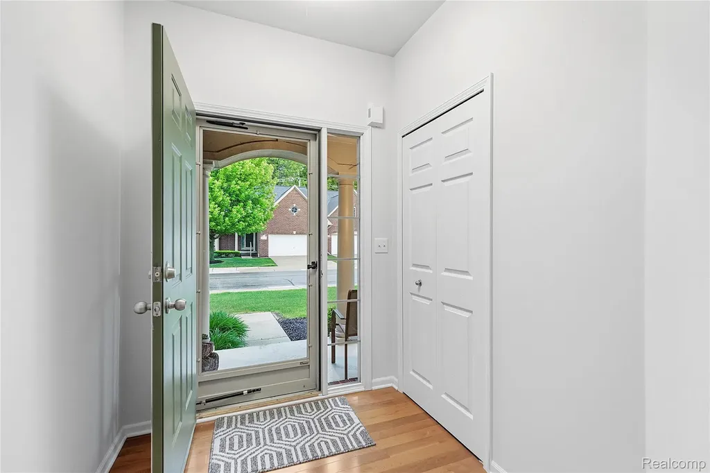 19322 Linwood Drive Clinton Charter Township MI 48038