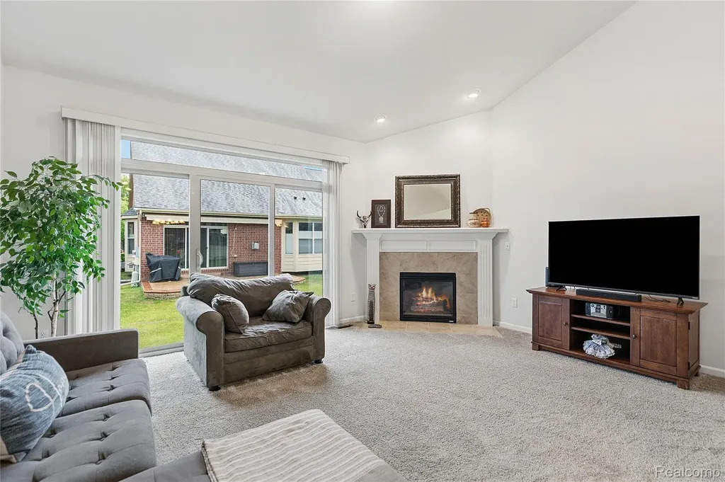 19322 Linwood Drive Clinton Charter Township MI 48038