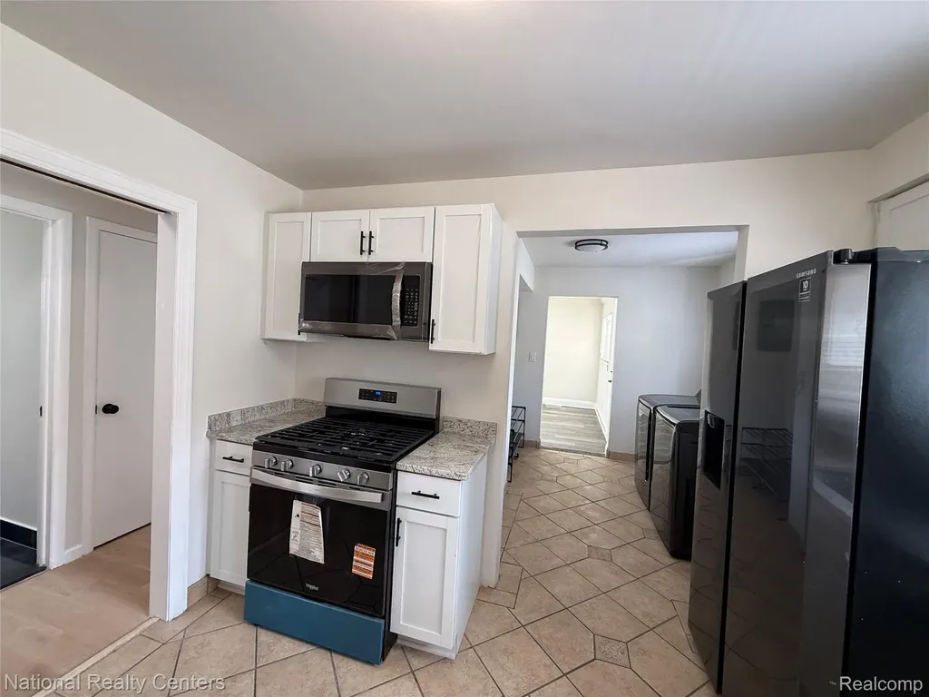 13440 Charlotte Avenue Warren City MI 48089