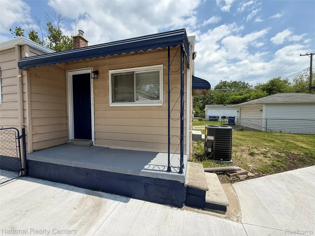 13440 Charlotte Avenue Warren City MI 48089