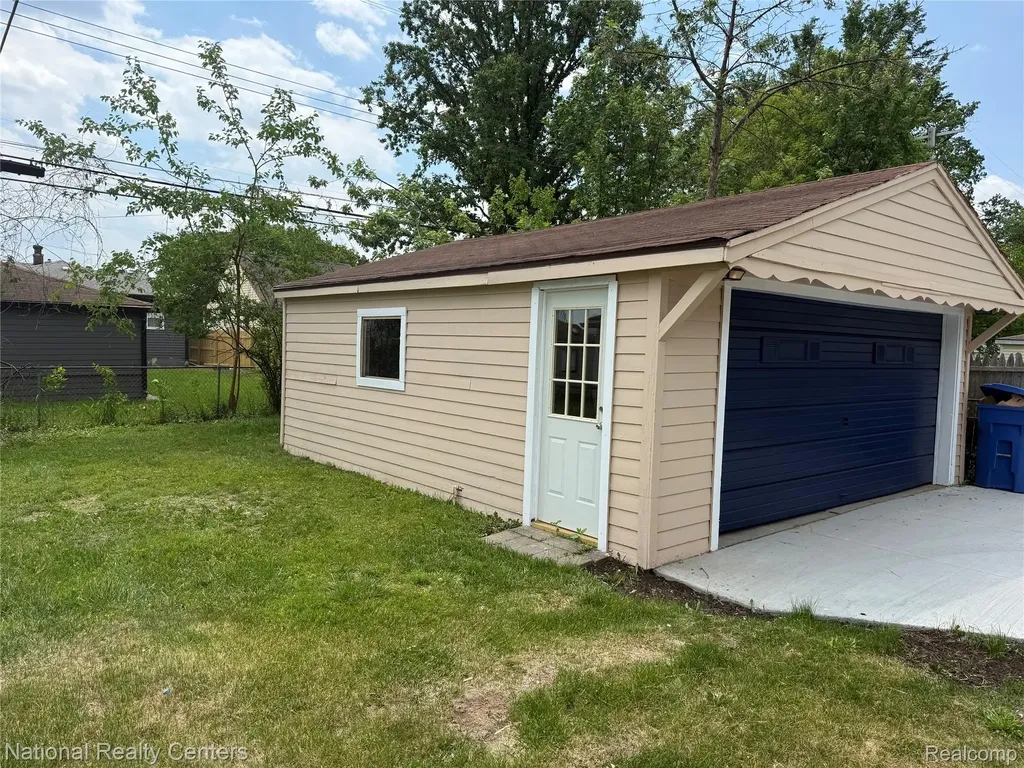 13440 Charlotte Avenue Warren City MI 48089