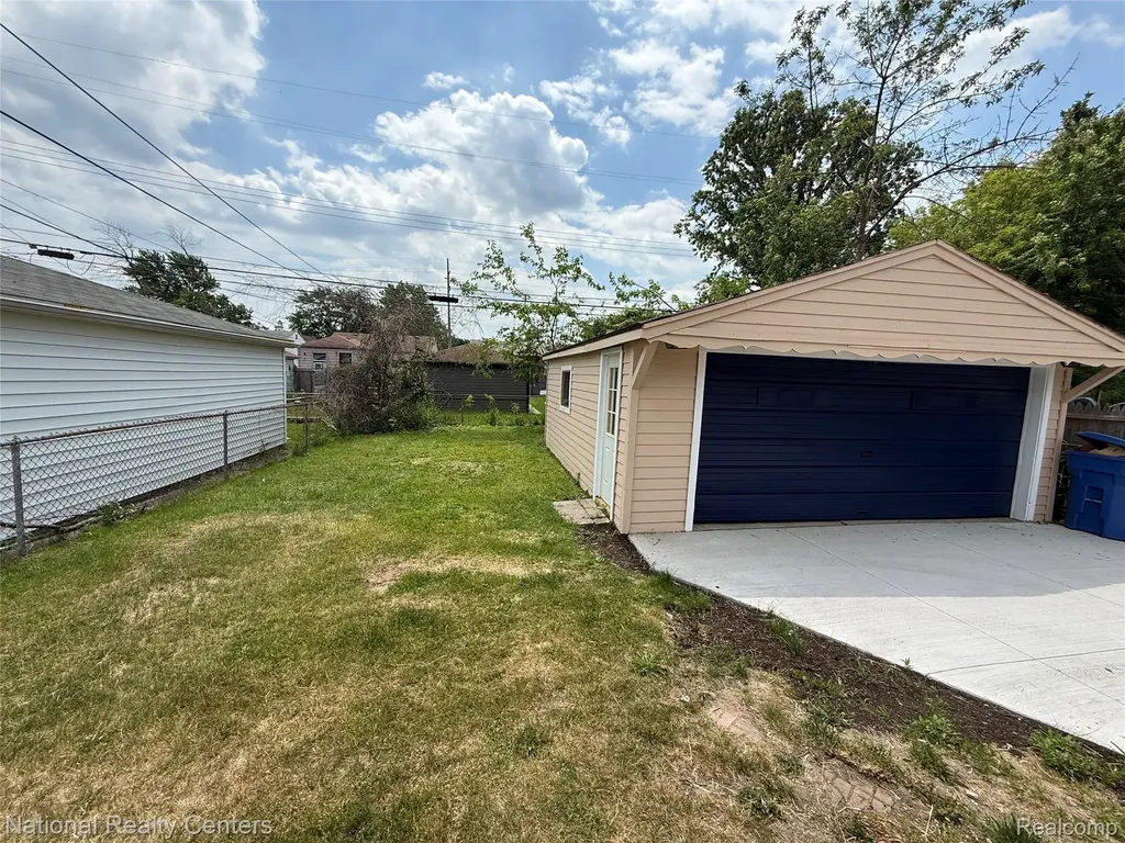 13440 Charlotte Avenue Warren City MI 48089