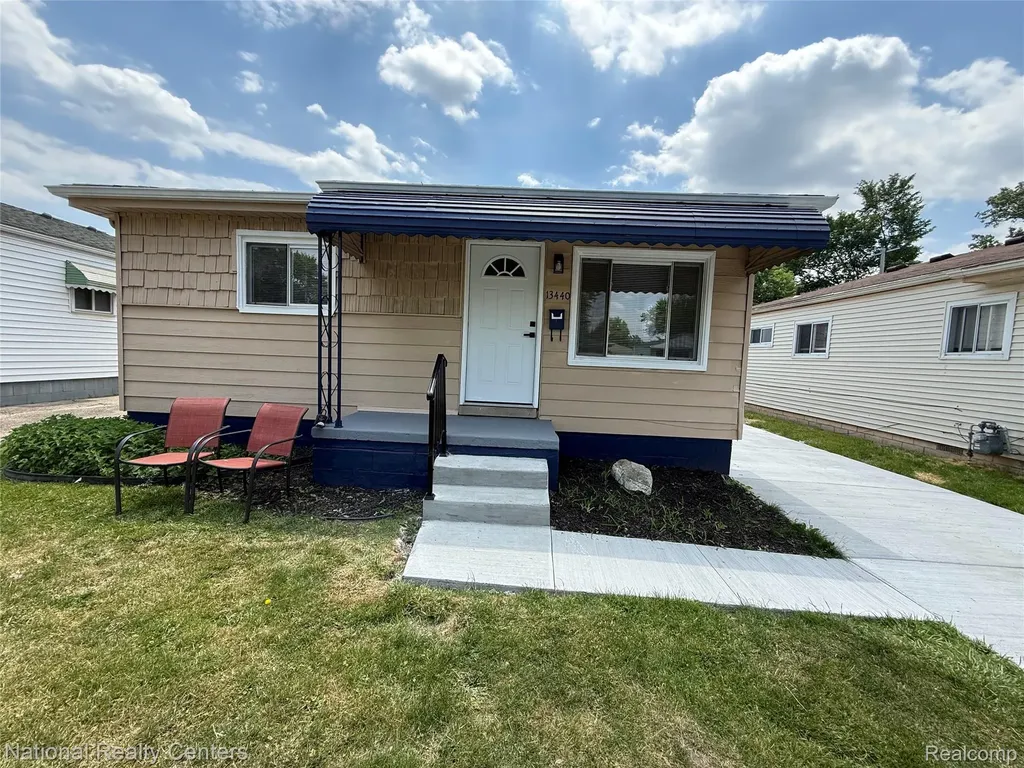 13440 Charlotte Avenue Warren City MI 48089