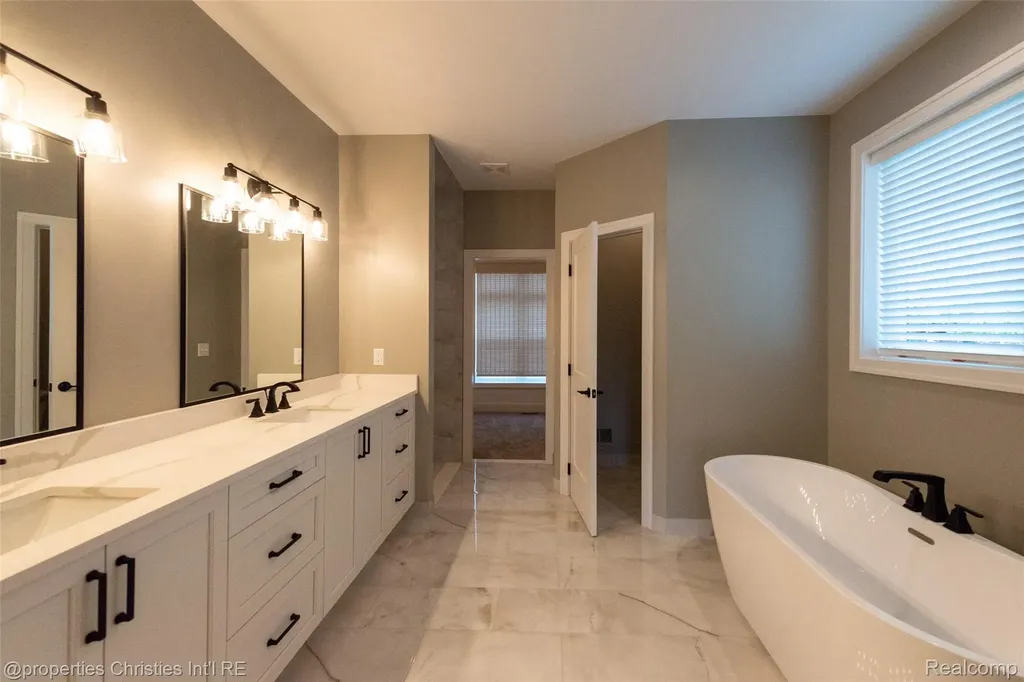 1933 Shane Court Addison Township MI 48370