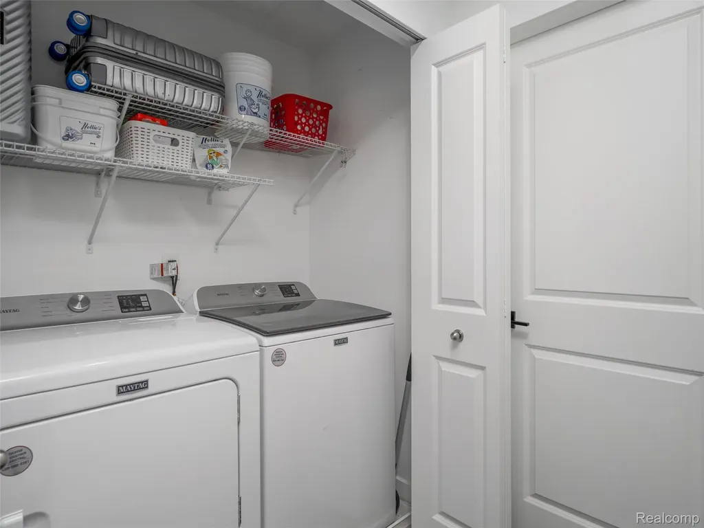 2926 Artemis Drive Troy City MI 48085