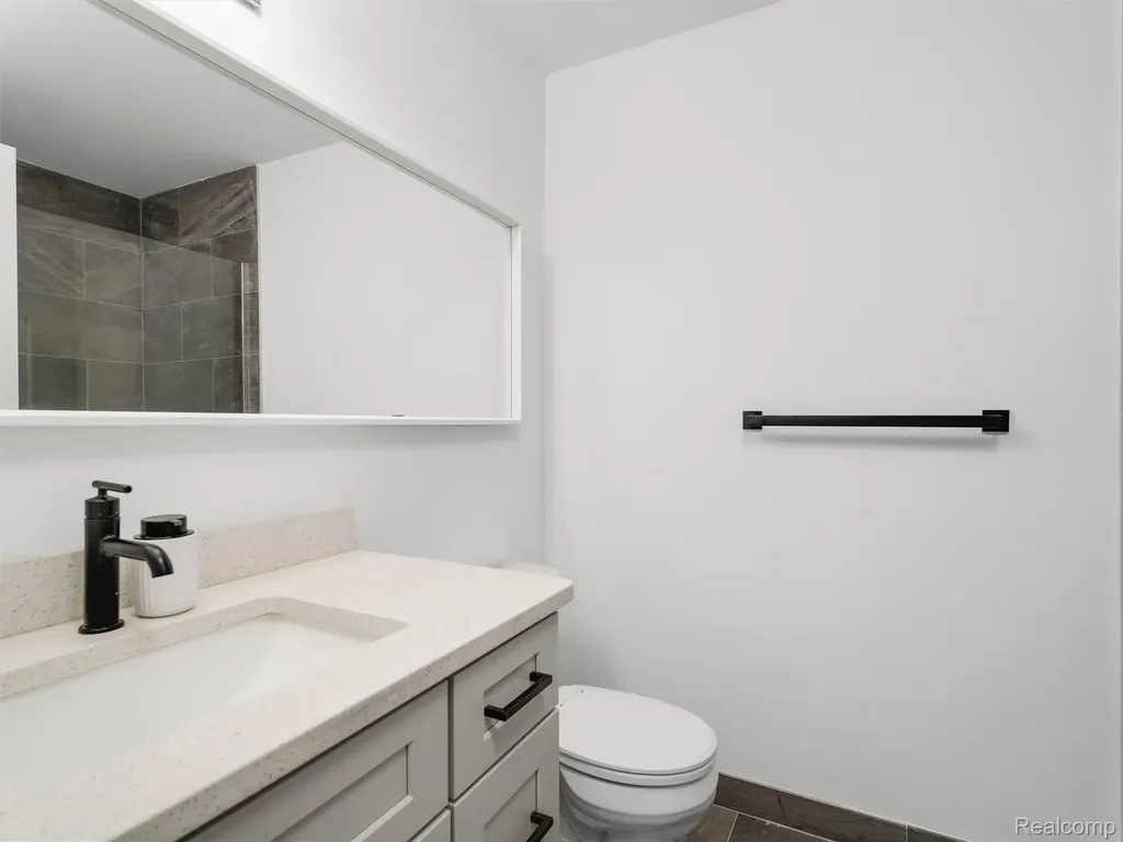2926 Artemis Drive Troy City MI 48085