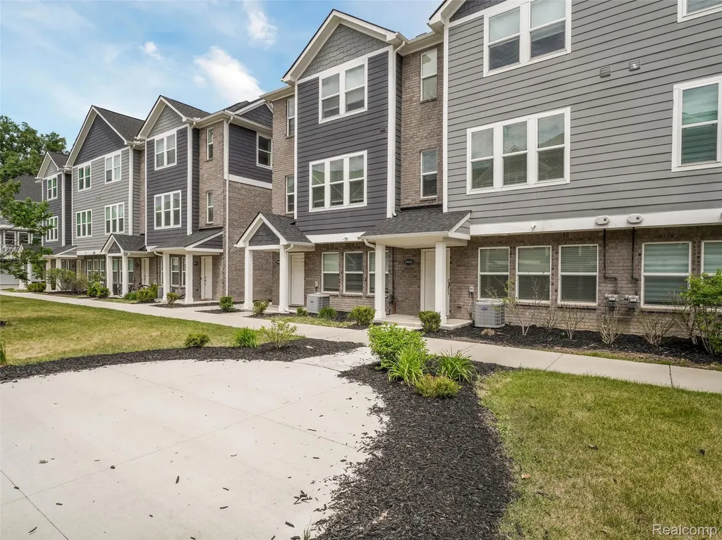 2926 Artemis Drive Troy City MI 48085
