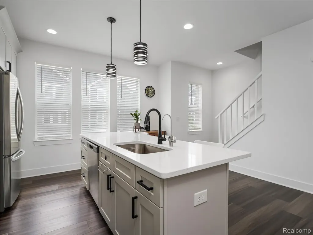 2926 Artemis Drive Troy City MI 48085