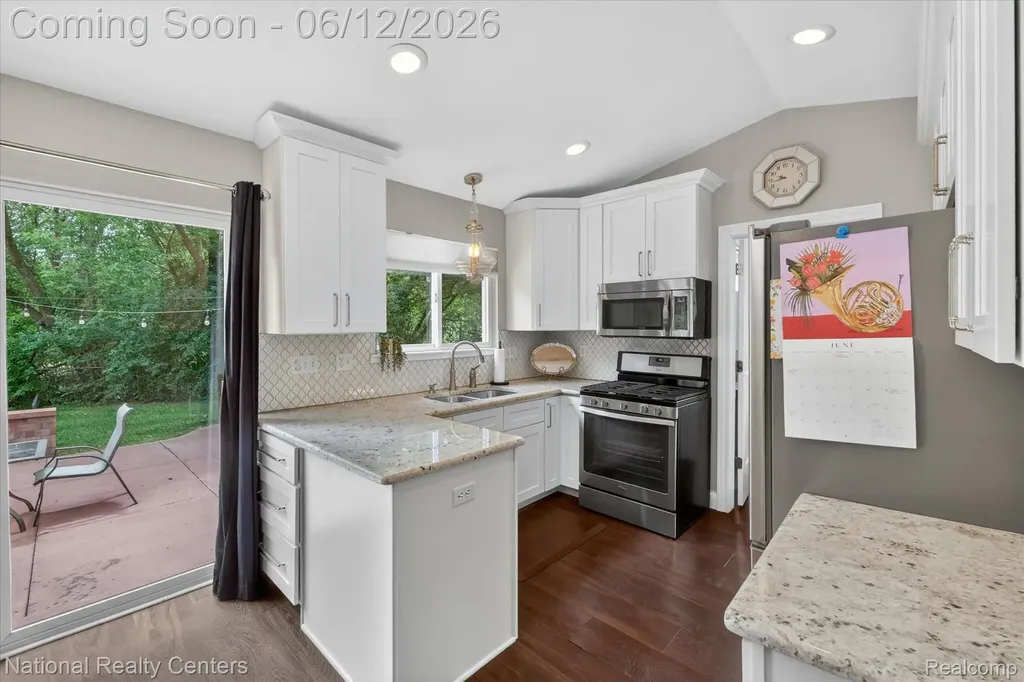 34377 Colfax Drive Farmington Hills City MI 48335