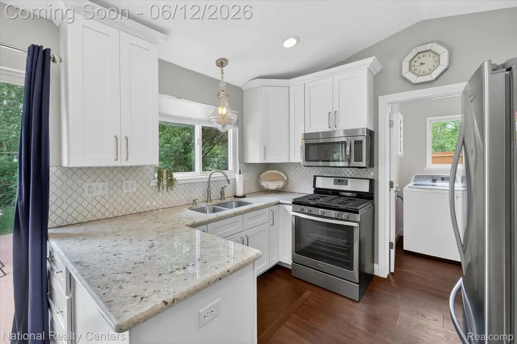 34377 Colfax Drive Farmington Hills City MI 48335