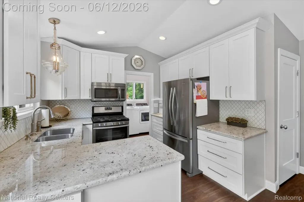 34377 Colfax Drive Farmington Hills City MI 48335