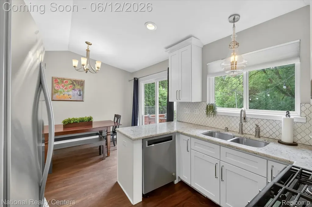 34377 Colfax Drive Farmington Hills City MI 48335