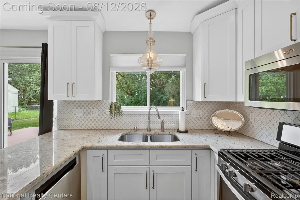 34377 Colfax Drive Farmington Hills City MI 48335