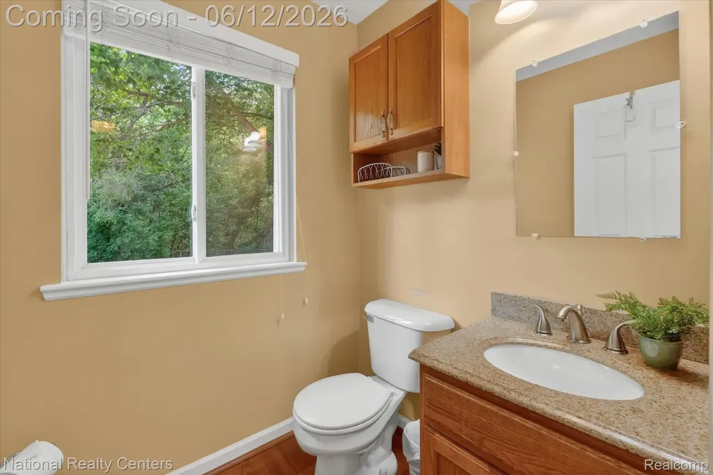 34377 Colfax Drive Farmington Hills City MI 48335