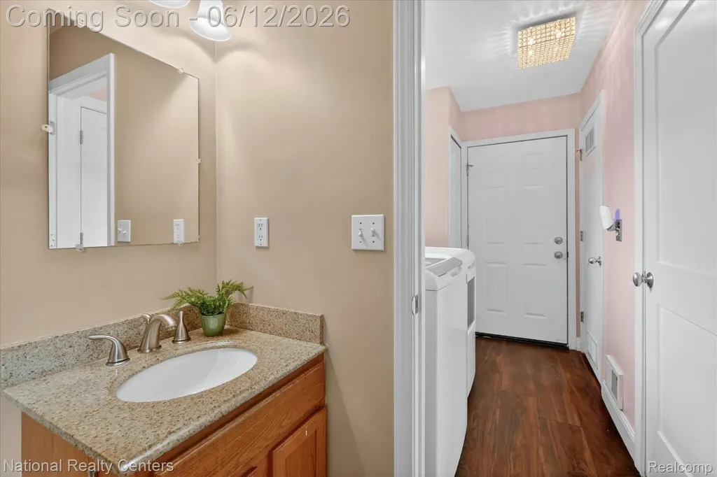 34377 Colfax Drive Farmington Hills City MI 48335