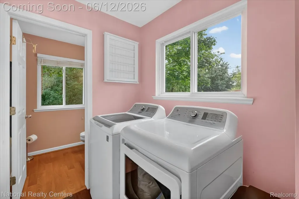 34377 Colfax Drive Farmington Hills City MI 48335