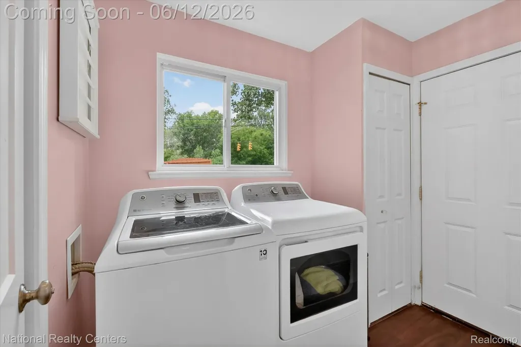 34377 Colfax Drive Farmington Hills City MI 48335