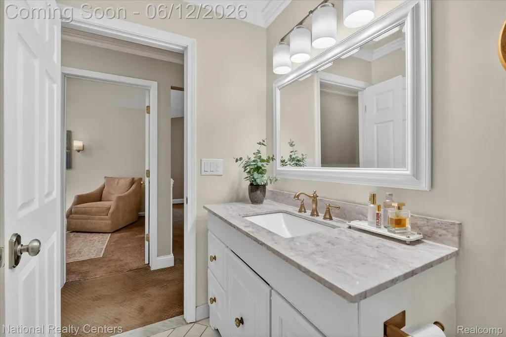 34377 Colfax Drive Farmington Hills City MI 48335